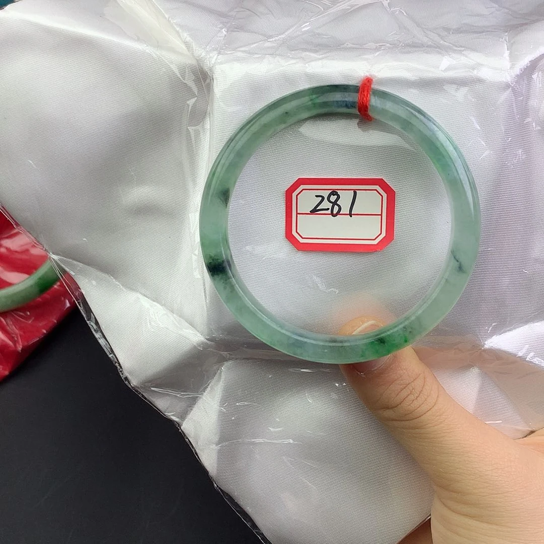 沅***沅翡翠未镶嵌手镯281