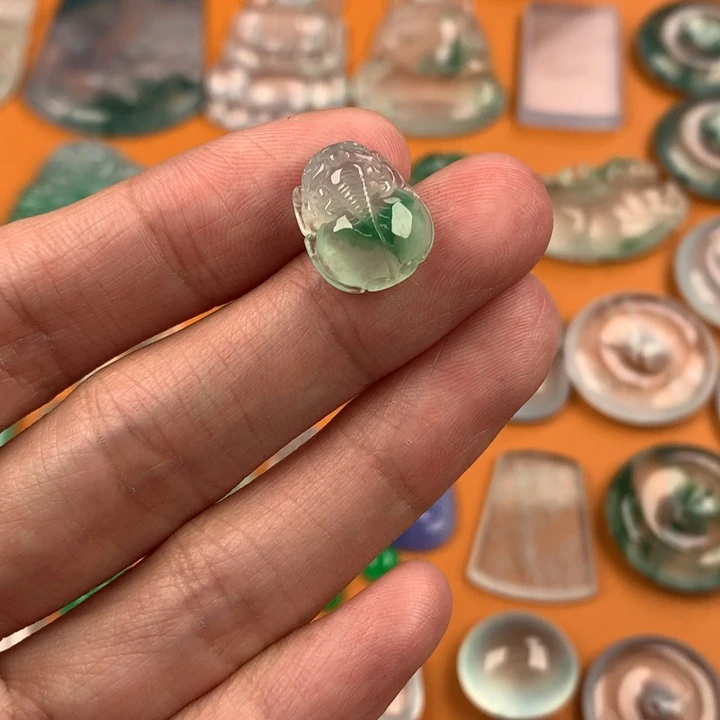 翡翠挂件未镶嵌….