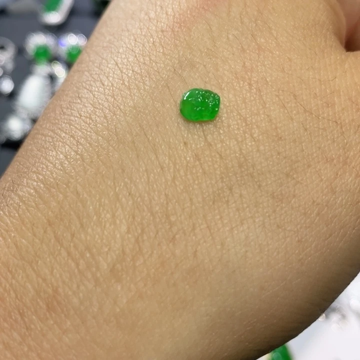 翡翠未镶嵌耳饰翡翠