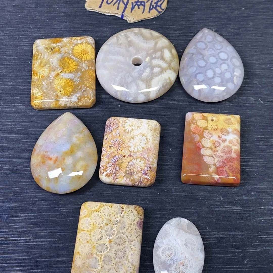 硅化玉颈饰合金小***画