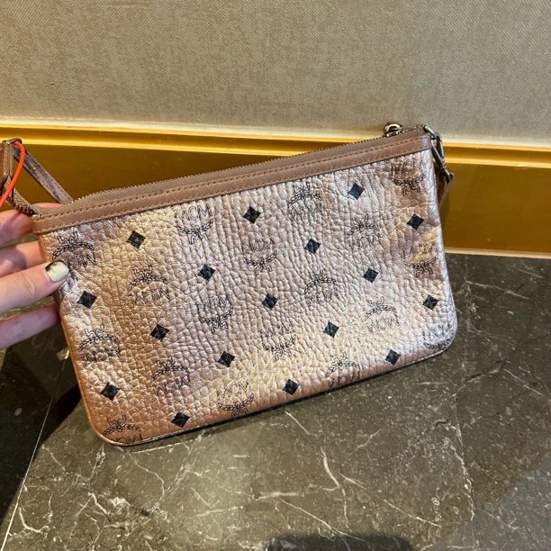 95新 MCM mcm香槟粉麻将包｜JM