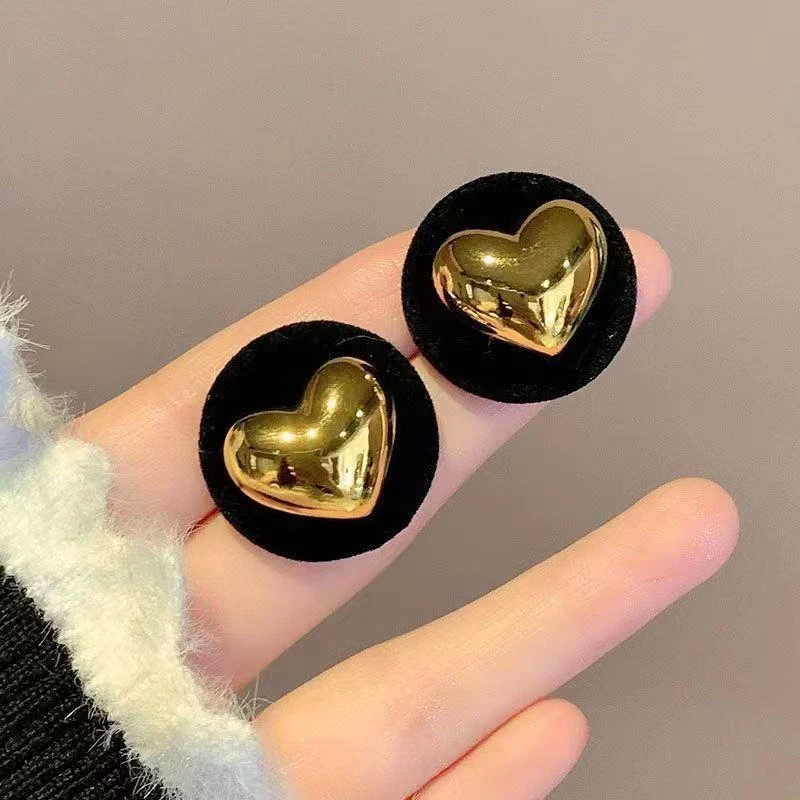 合金耳饰 复古A006植绒黑色爱心耳环女夸张轻奢高级感网红耳钉