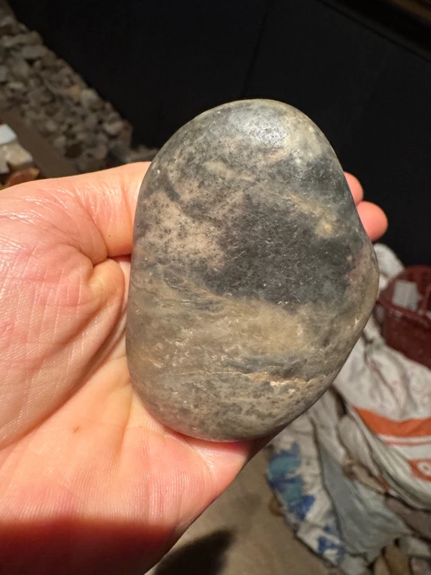 老挝南部田黄原石