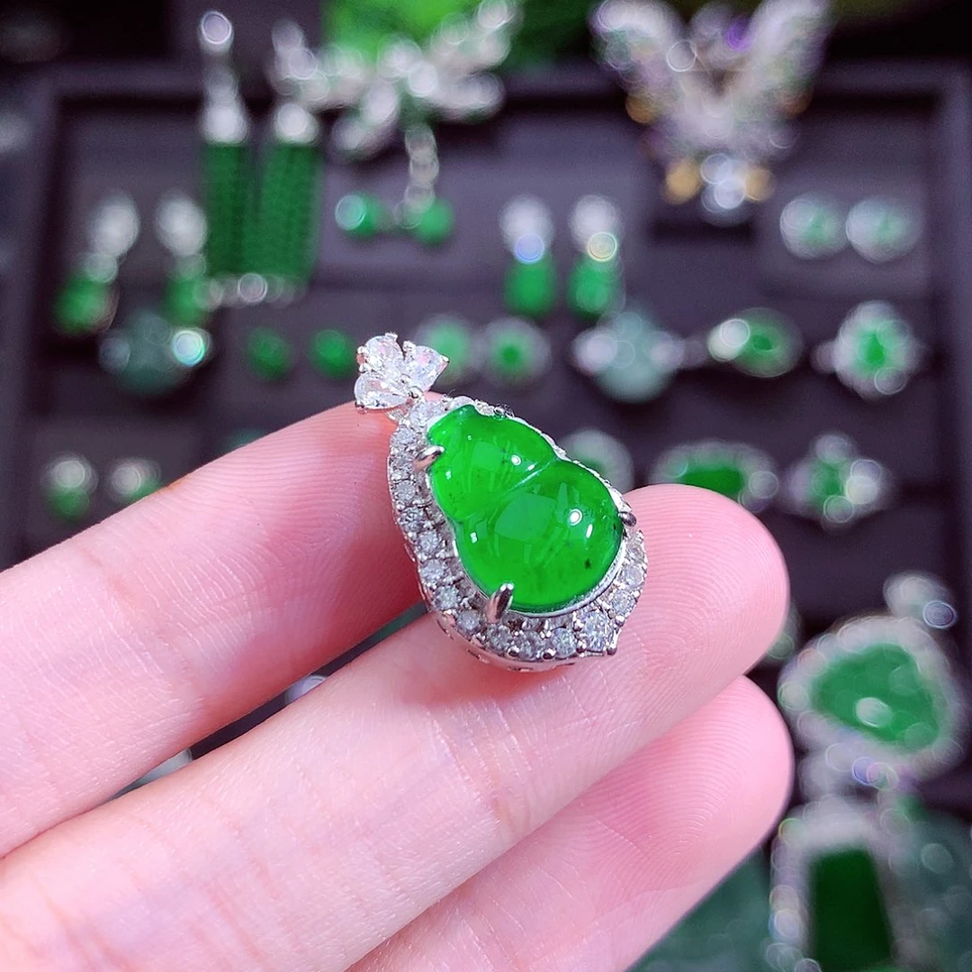 颈饰未镶嵌翡翠天然