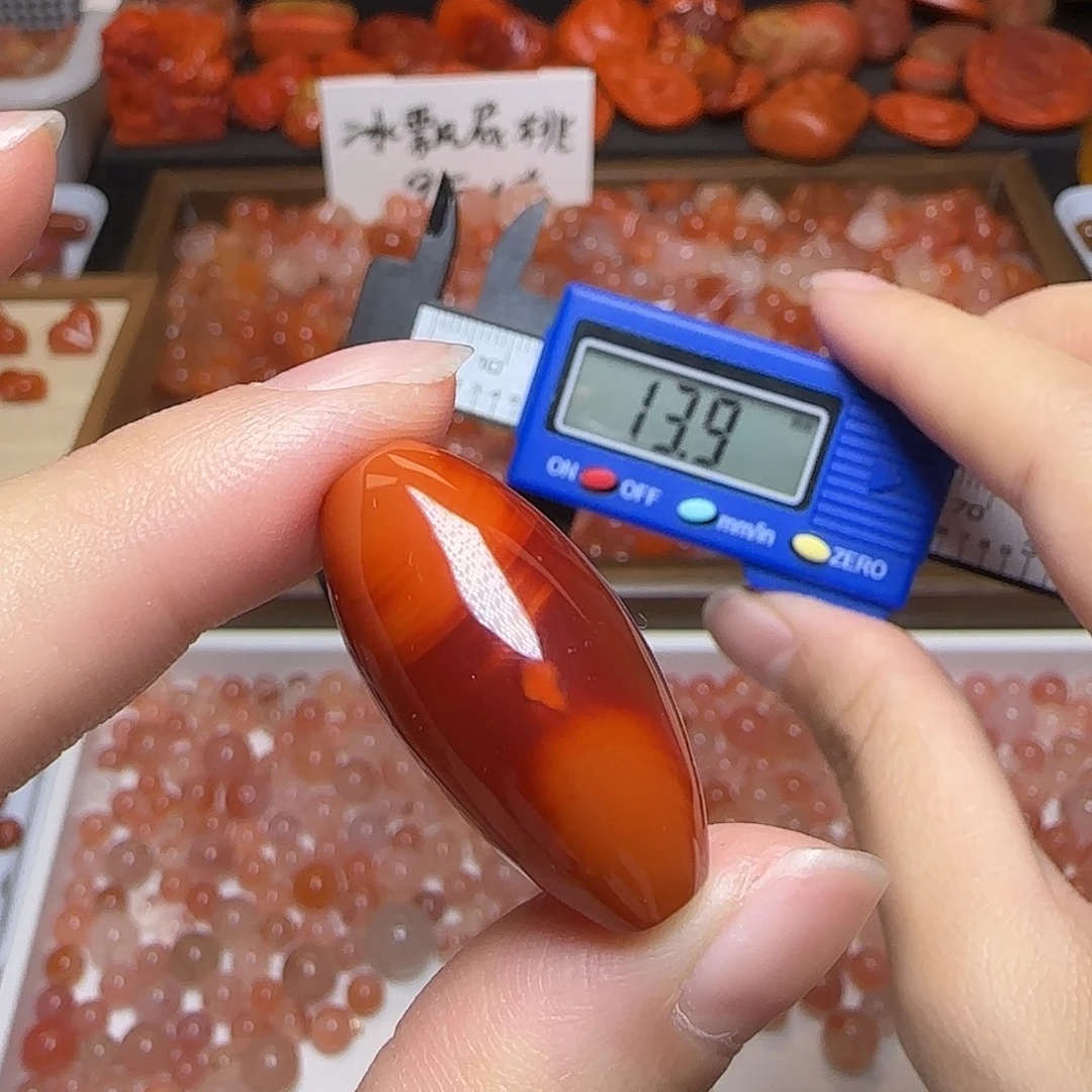 南红玛瑙未镶嵌颈饰