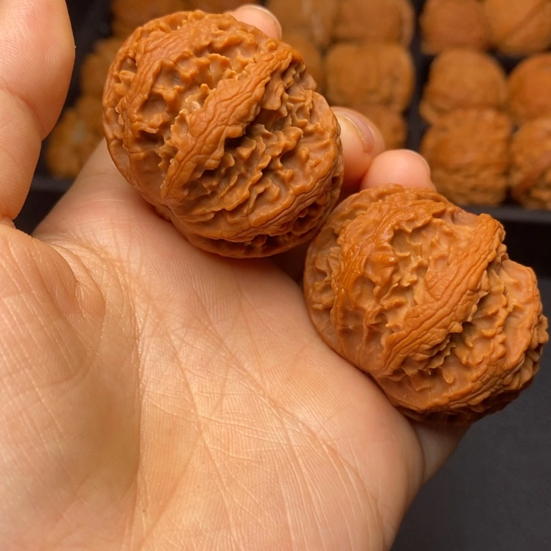 文玩核桃把件秦岭野生核桃