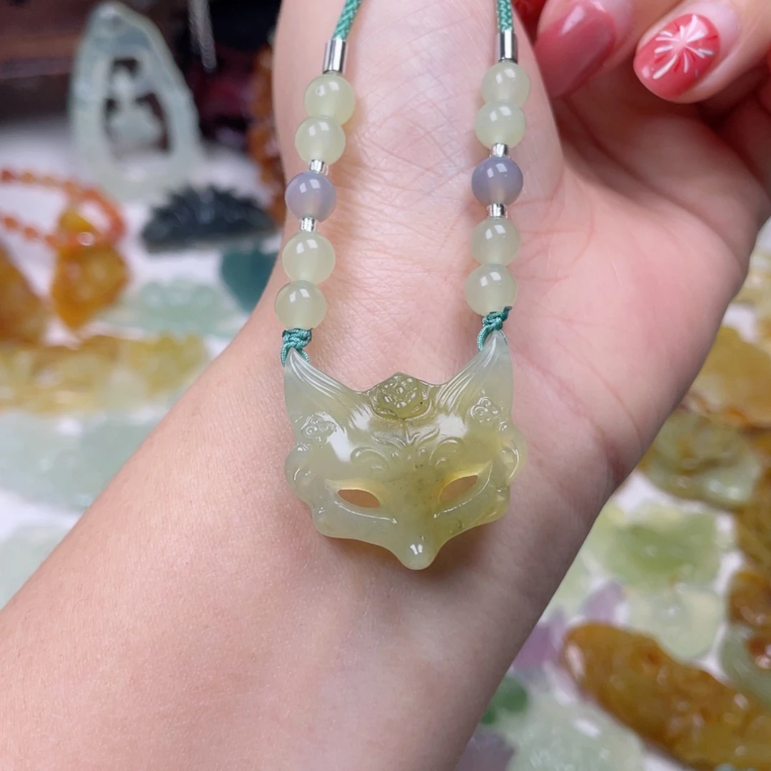 蛇纹石玉颈饰未镶嵌