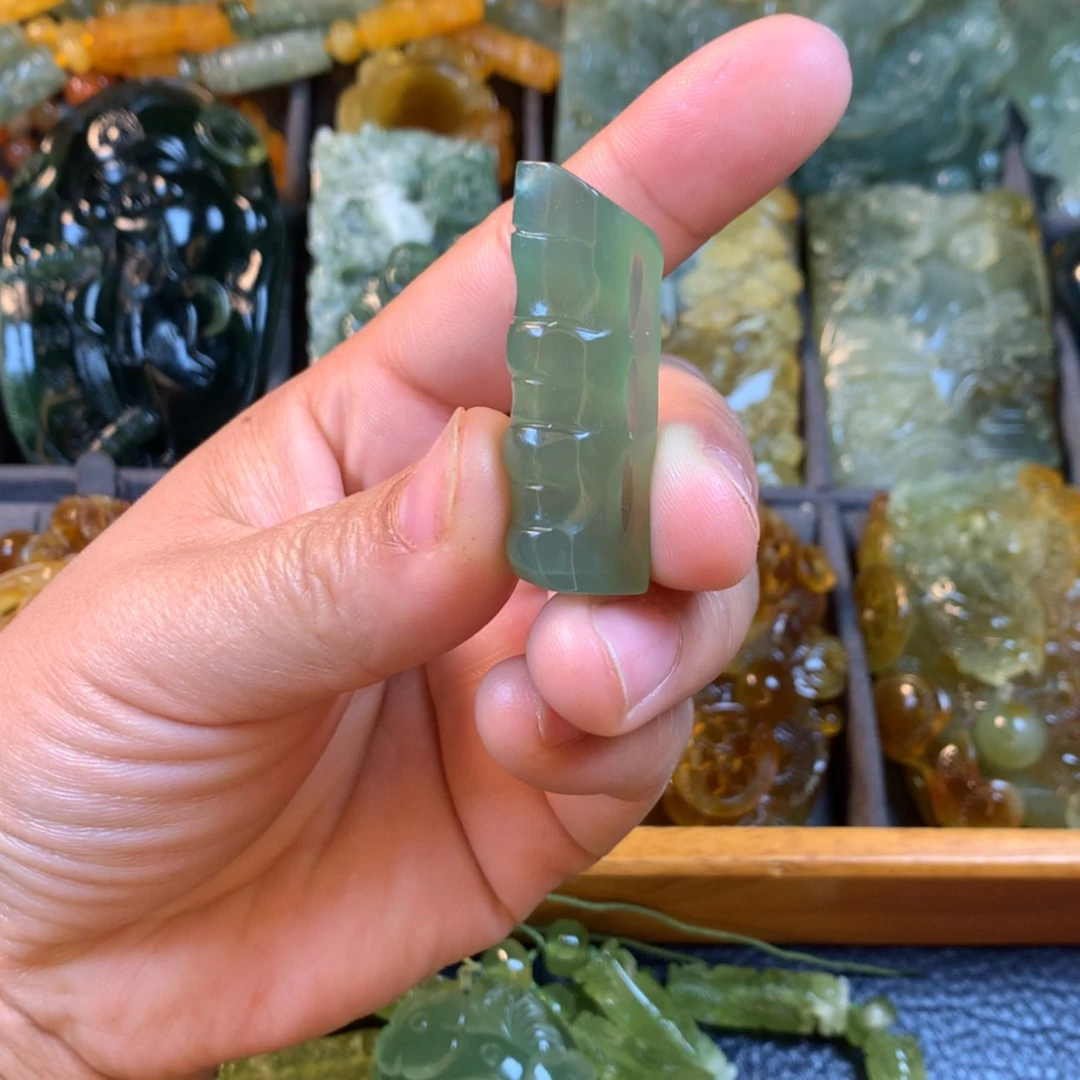 【闪购商品】蛇纹石玉未镶嵌颈饰