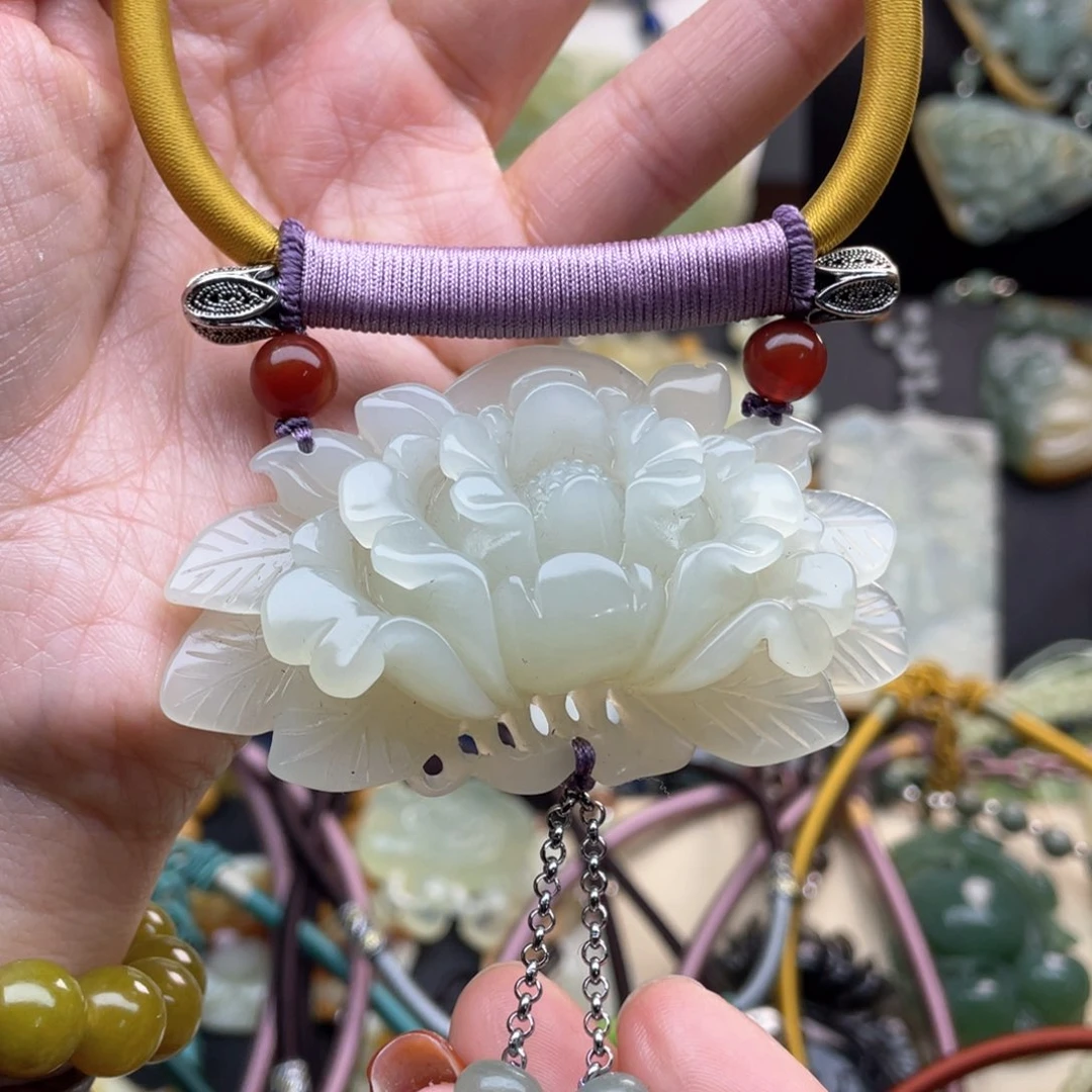 蛇纹石玉颈饰未镶嵌