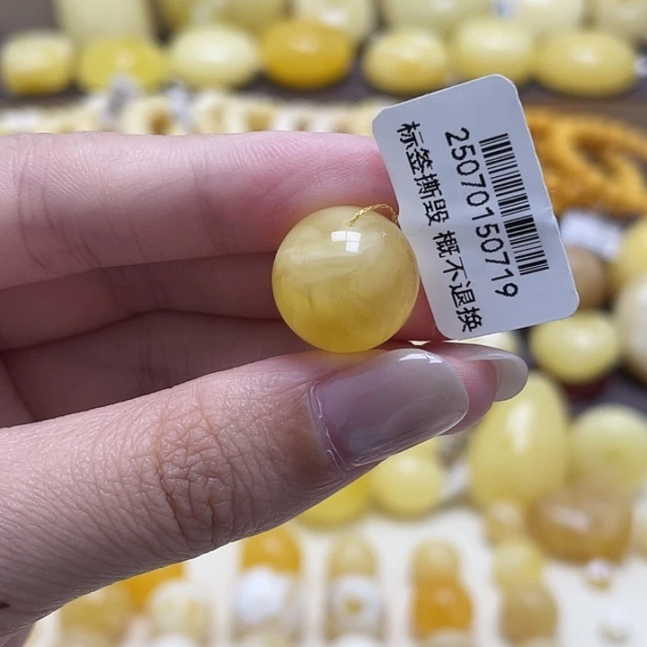 琥珀未镶嵌裸石14.9mm 瑕