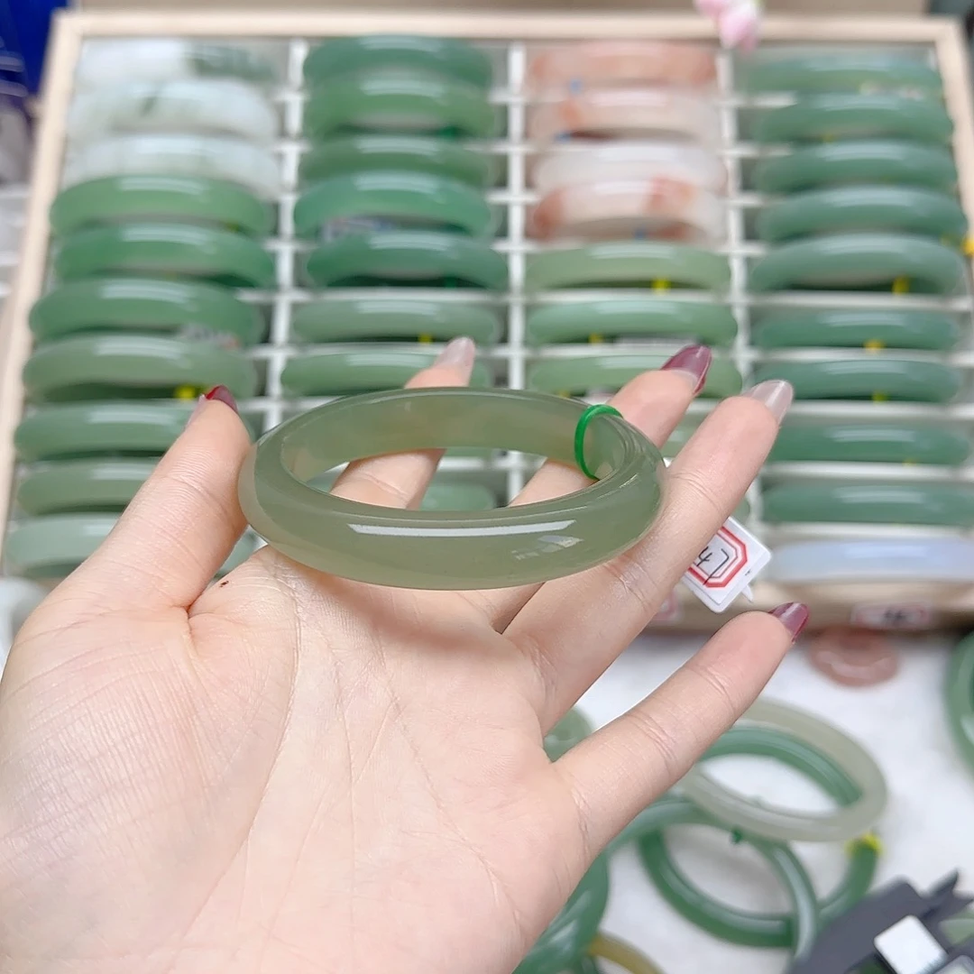 石英质玉手镯未镶嵌58口径