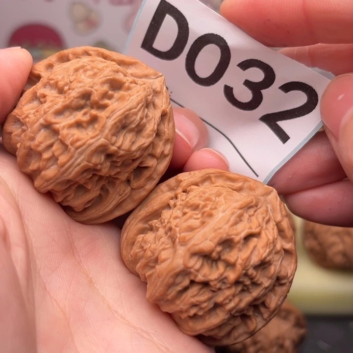 吊坠文玩核桃032白狮子