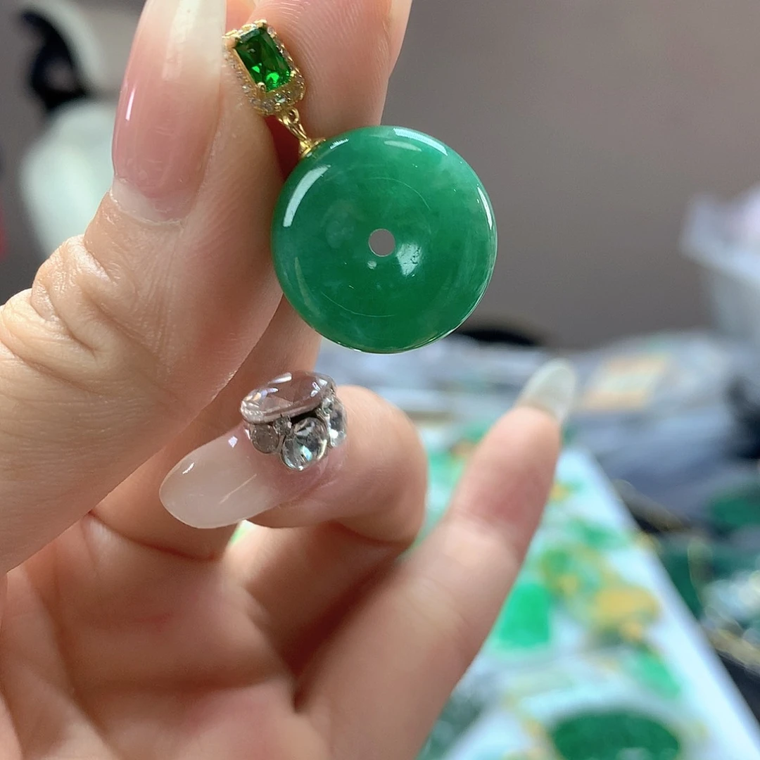 翡翠银S925镶嵌颈饰翡翠