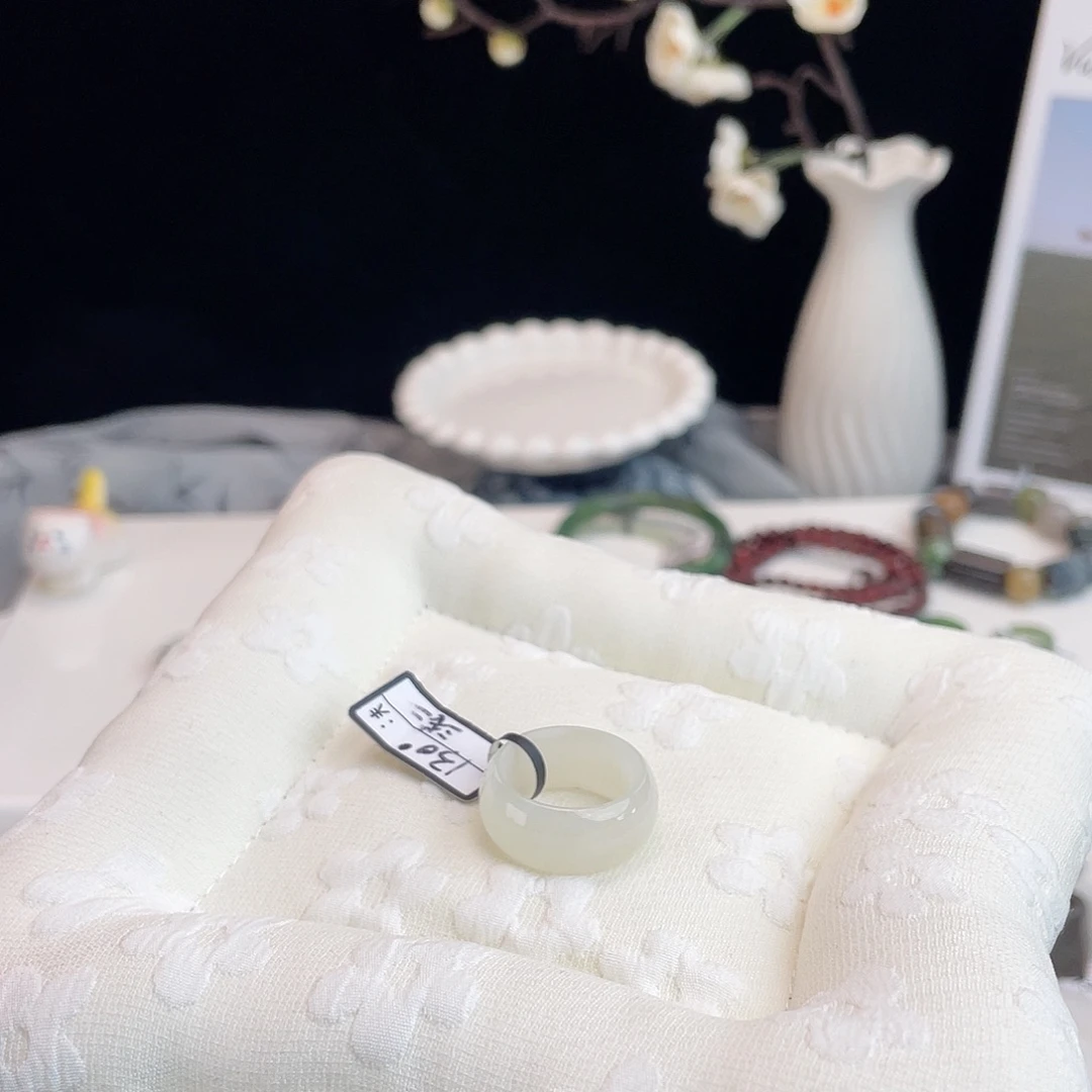 和田玉未镶嵌戒指v79俄白轮胎直径16.9不退换