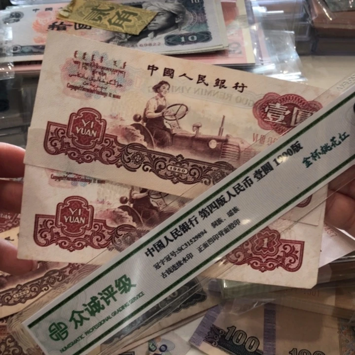 【闪购商品】女拖两张不挑，七八成新，原票保真