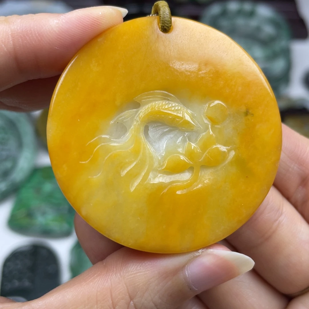 翡翠未镶嵌颈饰牌子