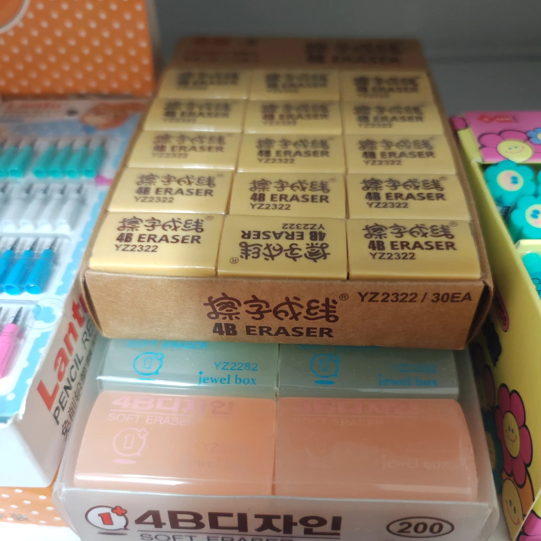 橡皮擦多款小学生用  1支