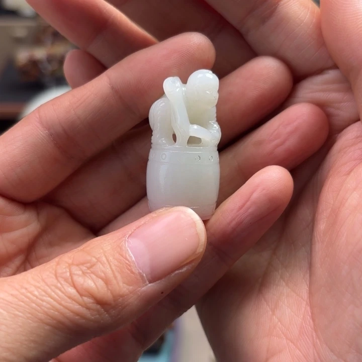 和田玉颈饰未镶嵌泰**克