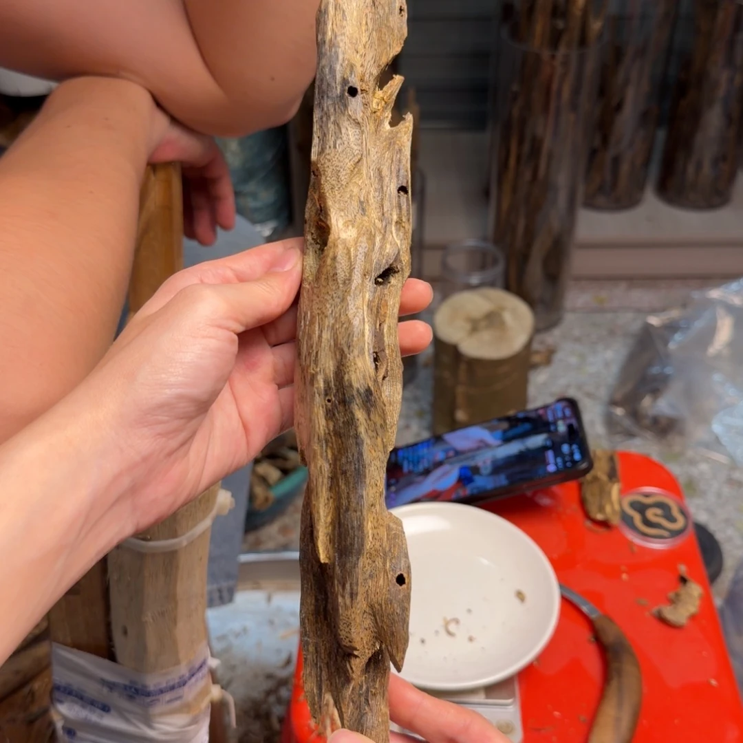 沉香沉香碎屑蓝宝石块料116克