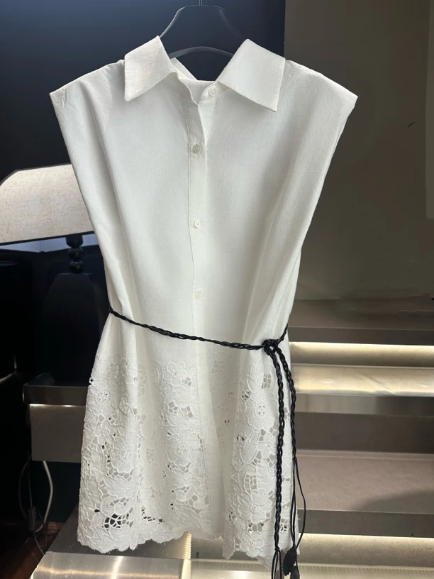 2025夏季新款高级感时尚蕾丝拼接衬衣领内挖肩气质编织腰带款上衣