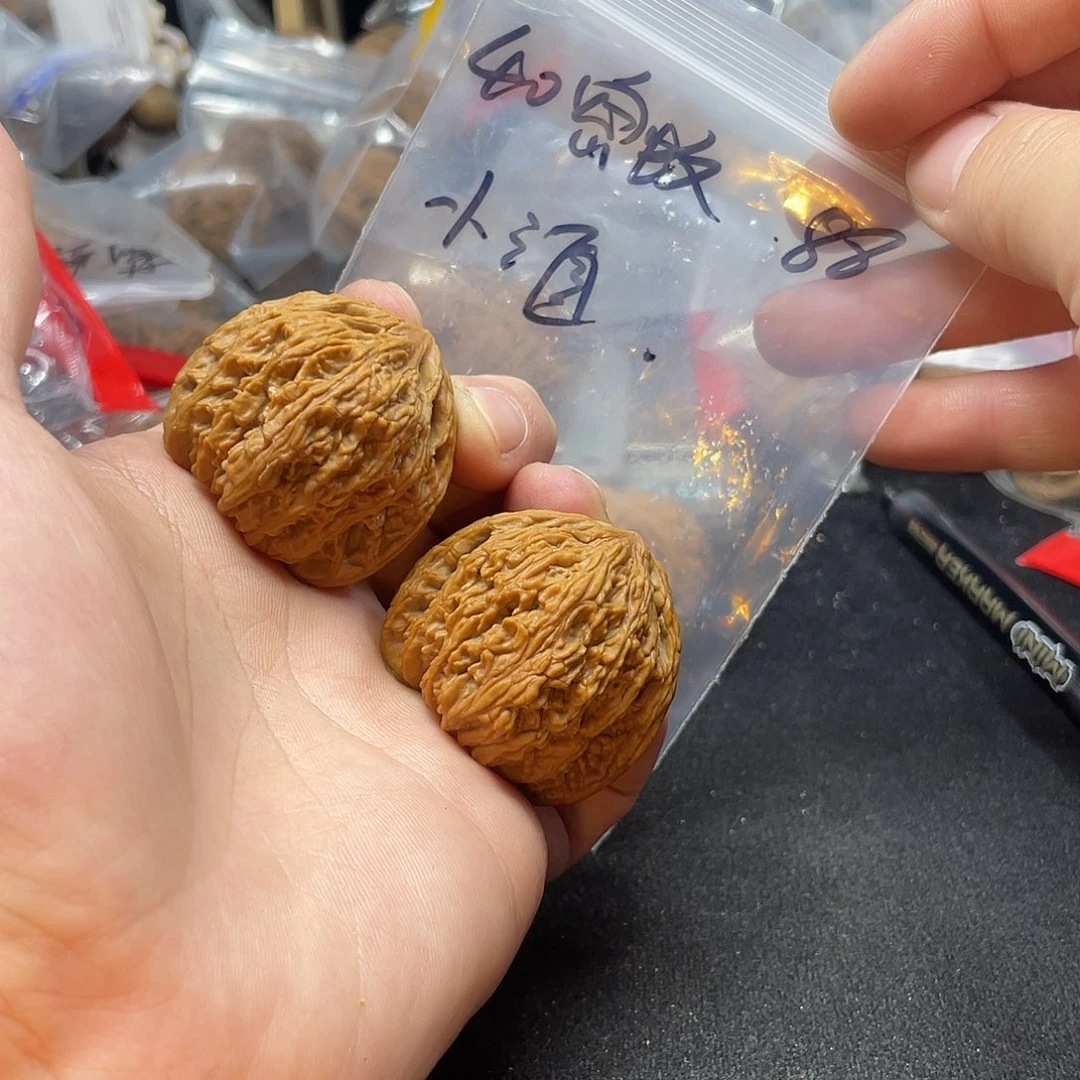 小***酒把件文玩核桃密纹