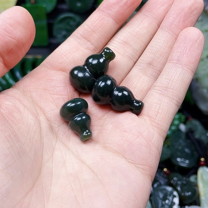 和田玉未镶嵌珠宝奇石