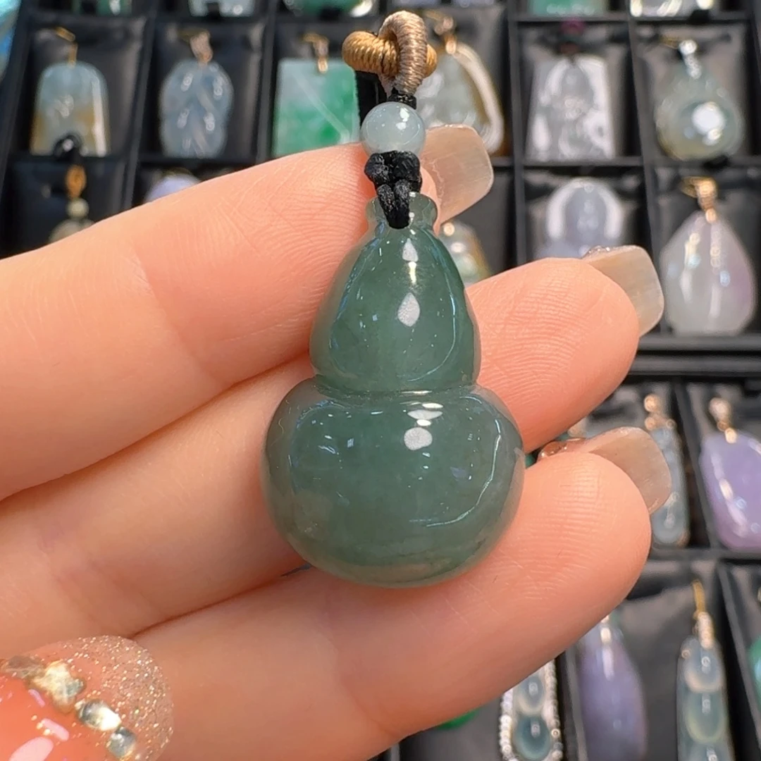 翡翠未镶嵌颈饰葫芦