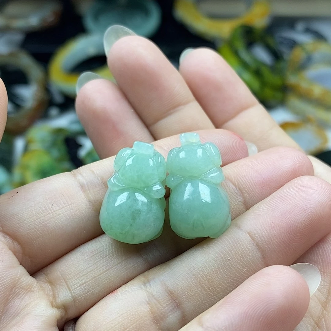 翡翠未镶嵌颈饰用****3耳饰