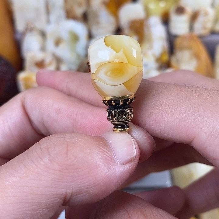 未镶嵌琥珀裸石我