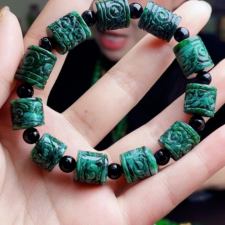 翡翠未镶嵌颈饰多样性