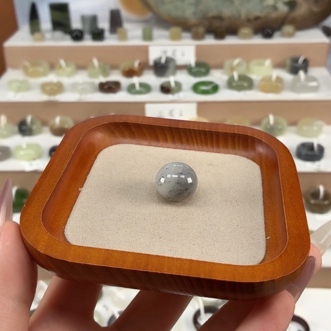 岁***悠和田玉未镶嵌戒指