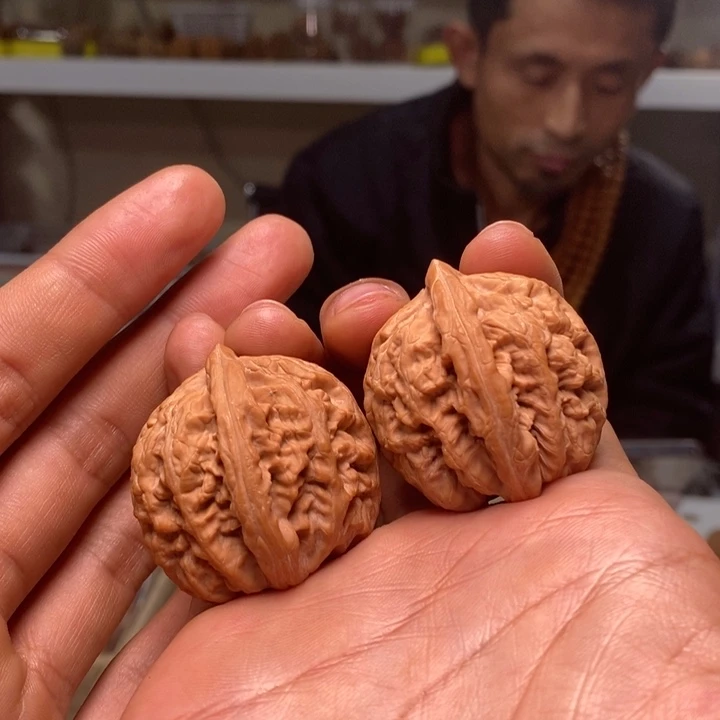 文玩核桃吊坠文玩核桃全品红锦鲤39～