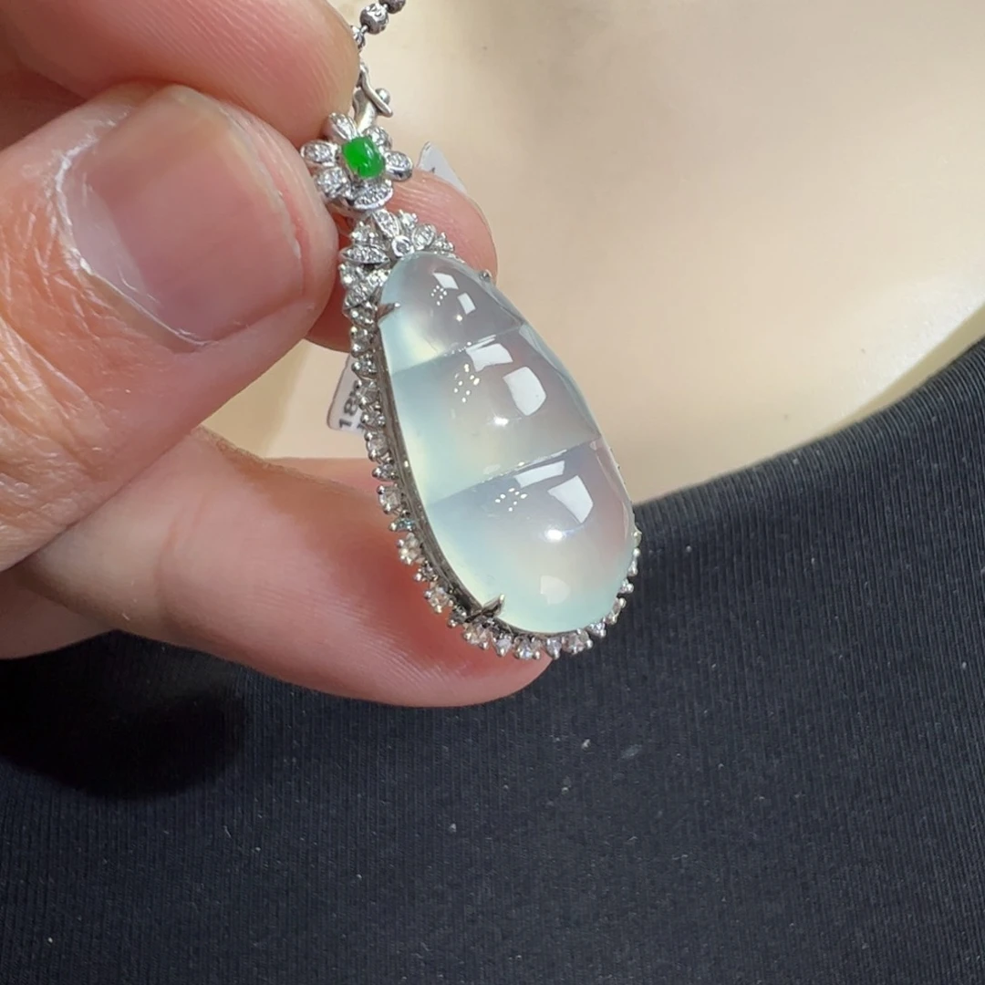 翡翠吊坠(不含链)18K金镶嵌