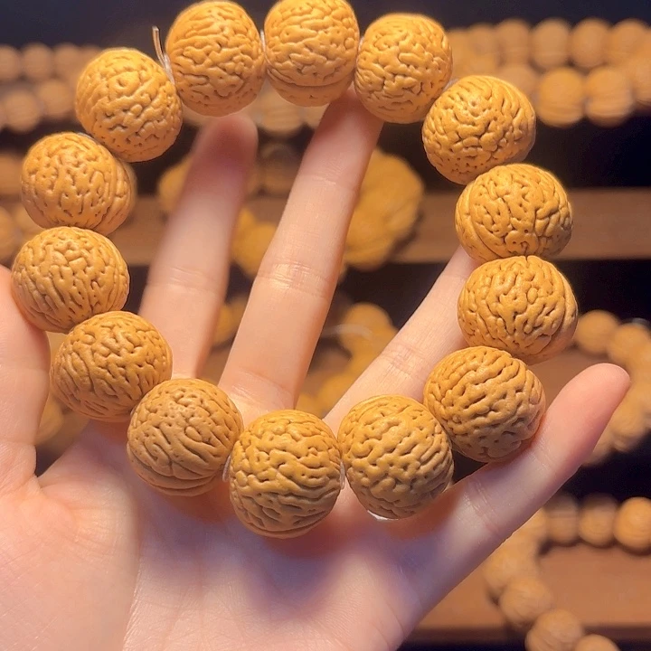 就***的吊坠桃核白月光的