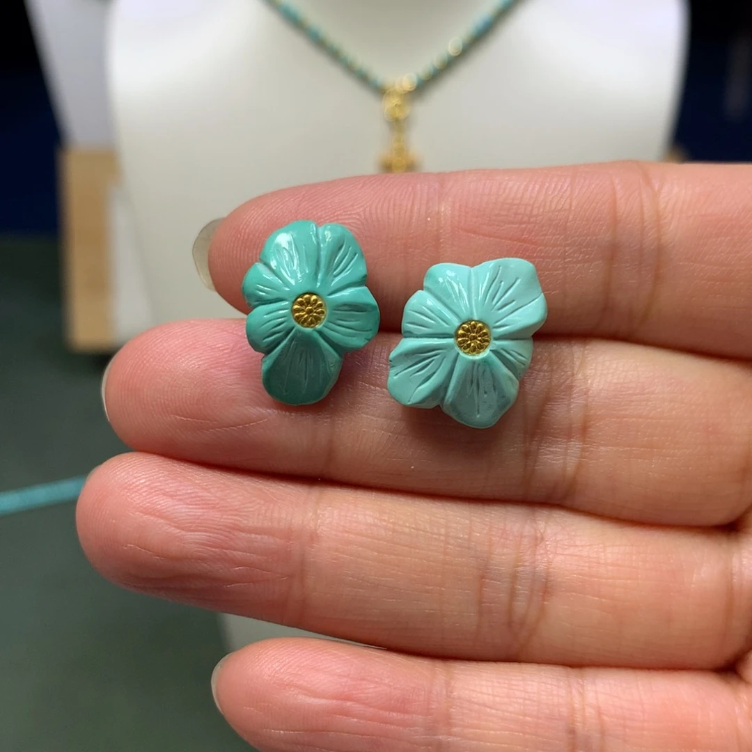 绿松石18K金镶嵌耳钉