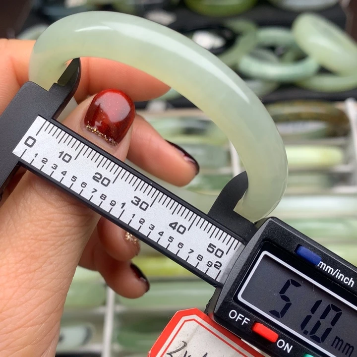 蛇纹石玉未镶嵌手镯582