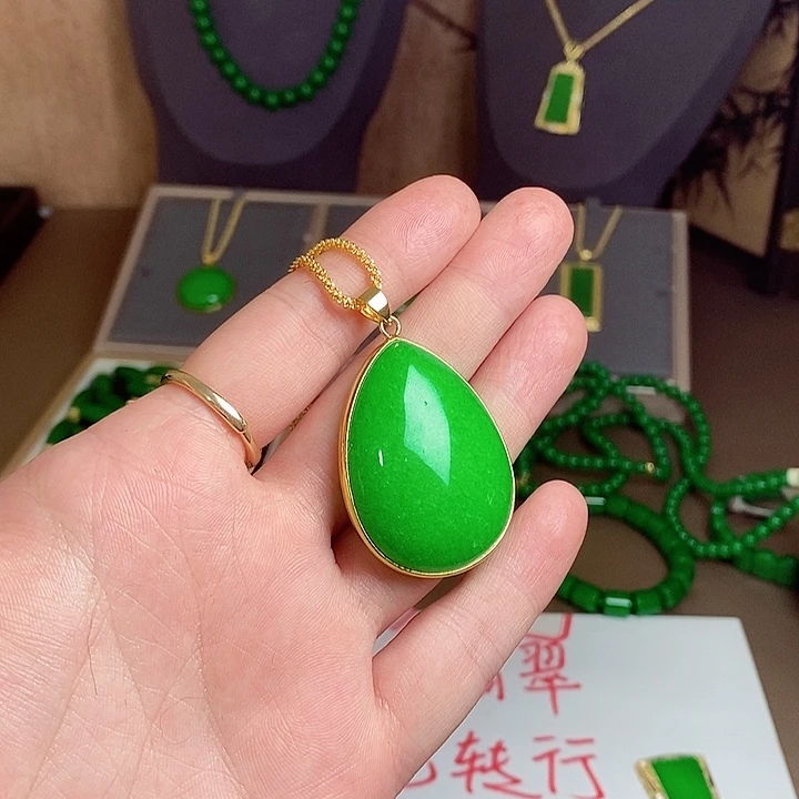 翡翠18K金镶嵌吊坠(赠链)7