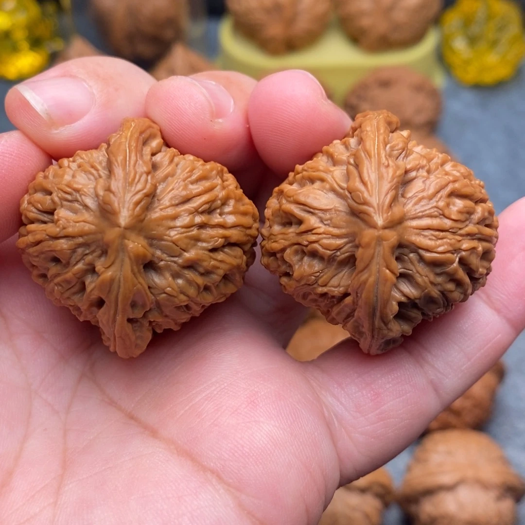 文玩核桃把件36全品绝配红皮手捻南疆