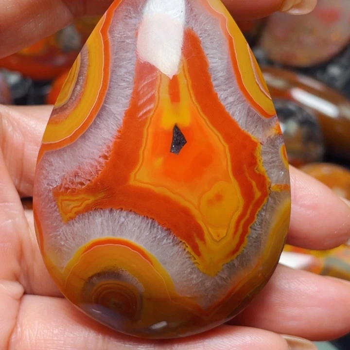 玛瑙/玉髓战国红玛瑙挂件未镶嵌凝*