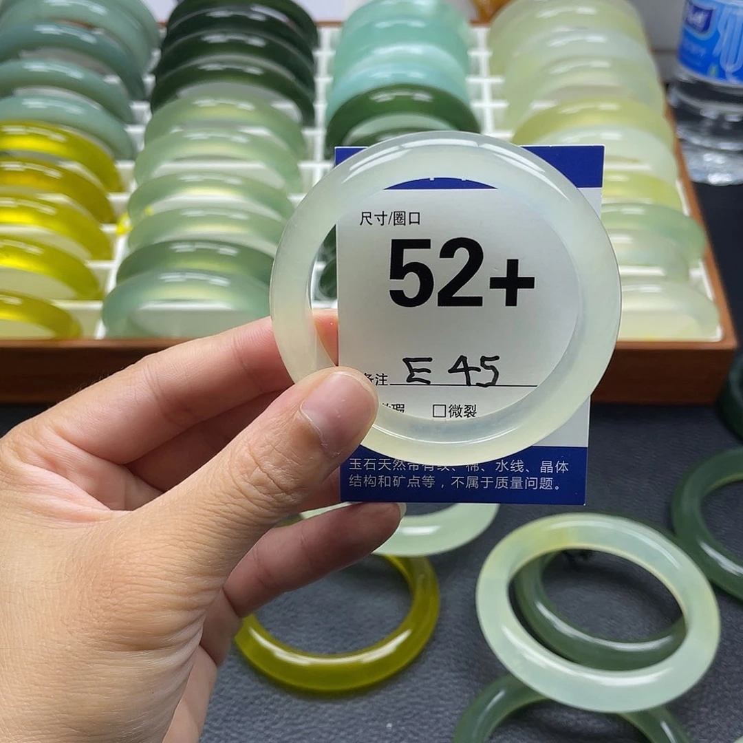 m***8蛇纹石玉未镶嵌手镯