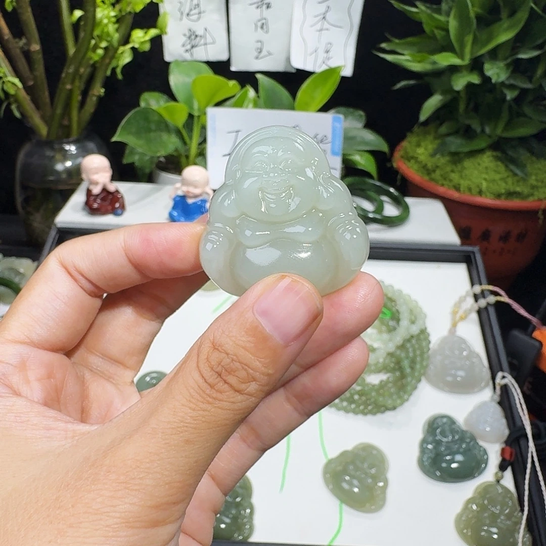 泰***茶和田玉未镶嵌颈饰