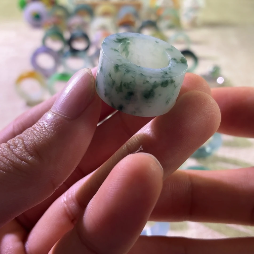 定制翡翠未镶嵌戒指