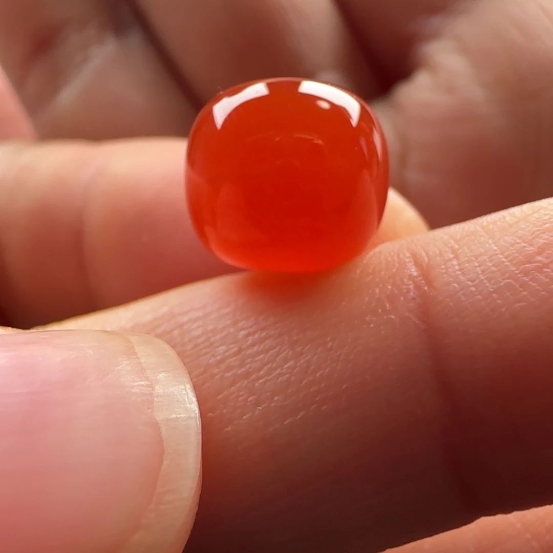 I***r南红玛瑙未镶嵌老型：10.5x9.6冰红 有内裂 原矿 不烤色