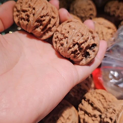 浣***酱文玩核桃吊坠43磨盘