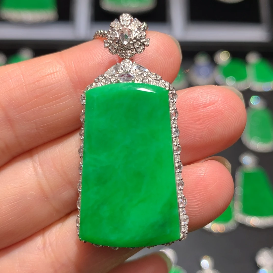 翡翠颈饰18K金镶嵌翡翠