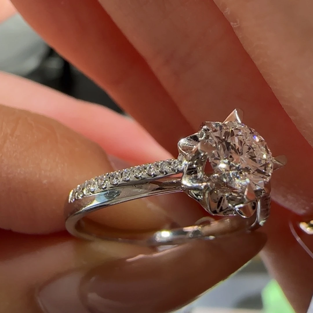 实验室培育钻石18K金镶嵌花苞14号