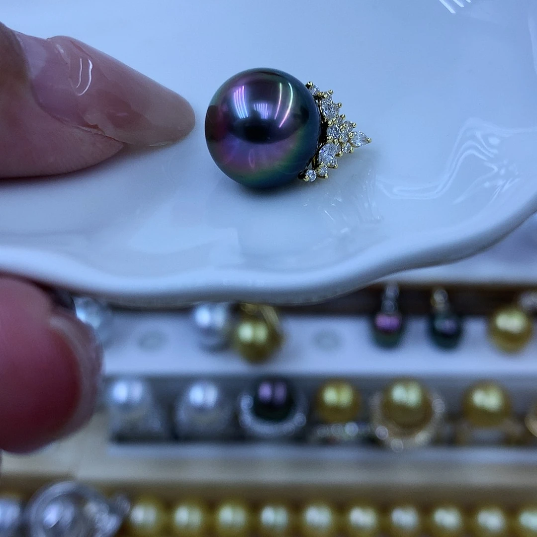 18K金镶嵌海水珍珠吊坠(不含链)孔雀绿