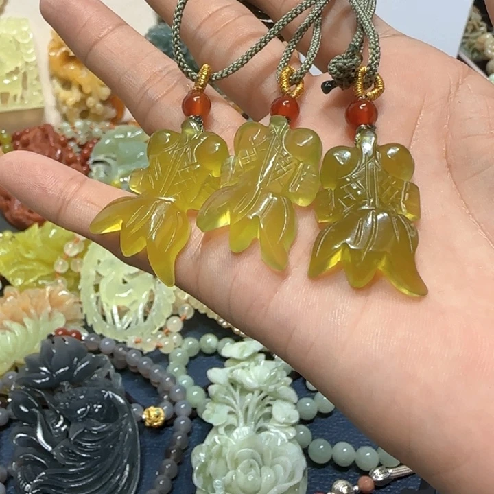 未镶嵌蛇纹石玉吊坠