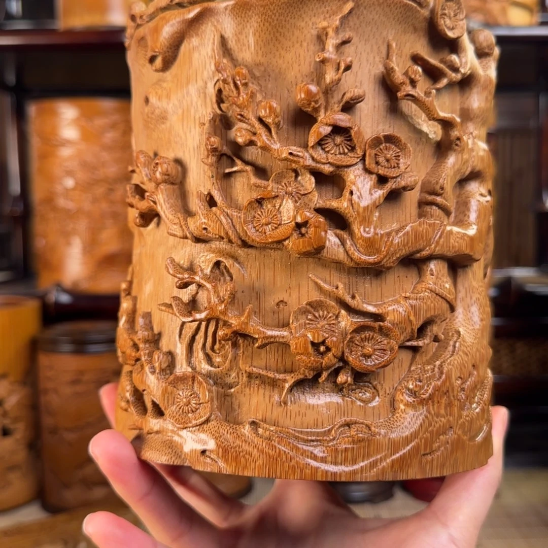竹手工雕刻梅花大号笔筒