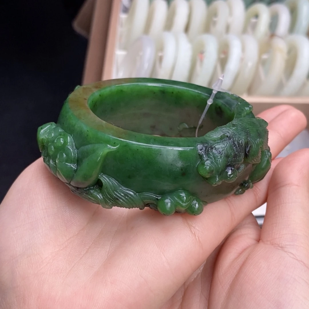 表***以和田玉未镶嵌手镯